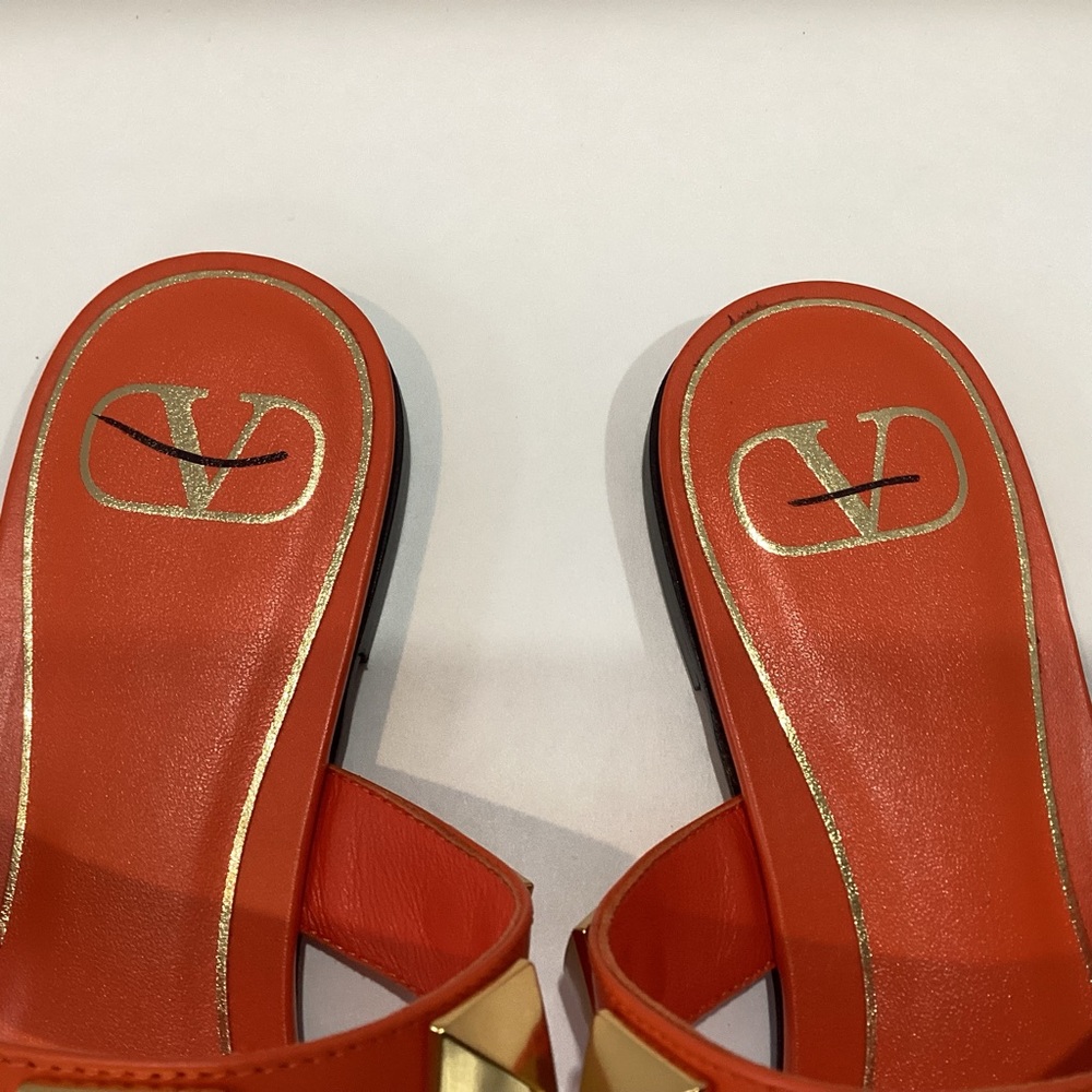 VALENTINO GARAVANI ORANGE ROCKSTUD SLIDE SANDALS - Picture 5 of 8